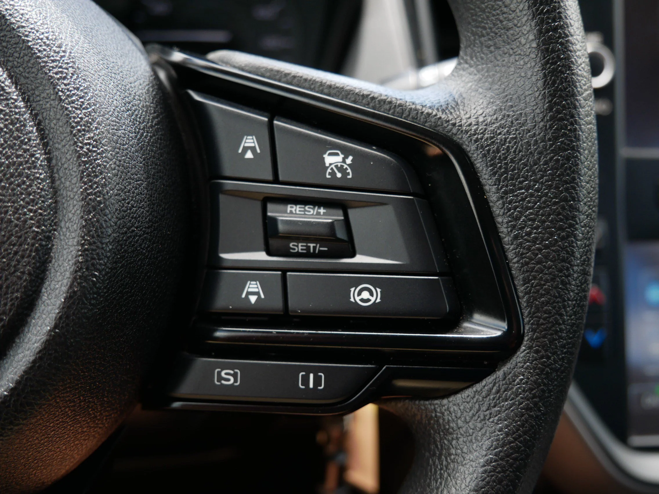 Used 2024 Ice Silver Metallic Subaru SUV CVT image 29