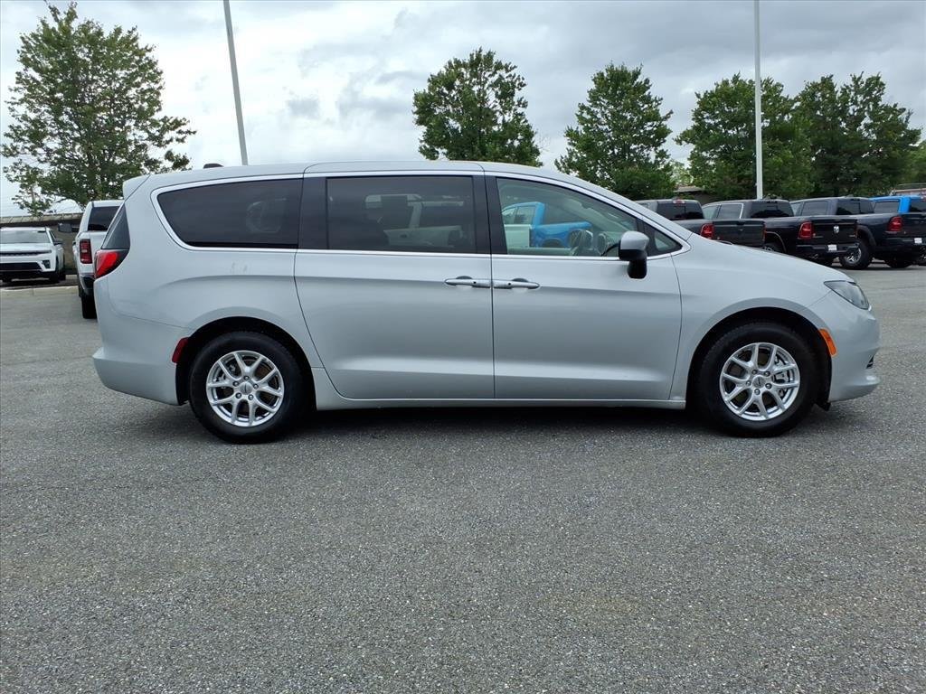 Used 2023 Silver Mist Clearcoat Chrysler LX image 7