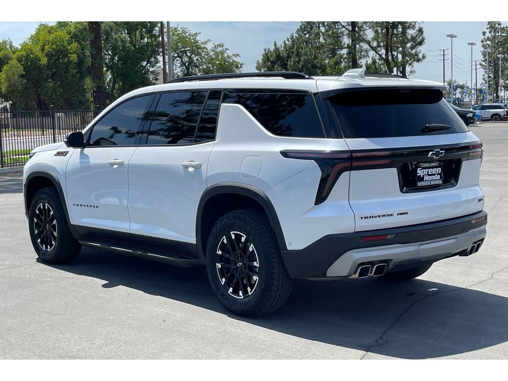 Used 2025 Iridescent Pearl Tricoat Chevrolet AWD Z71 image 3