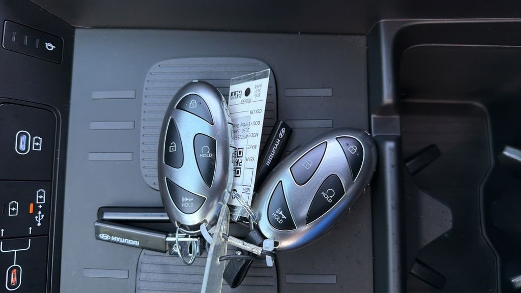 Used 2026  Hyundai Calligraphy image 28