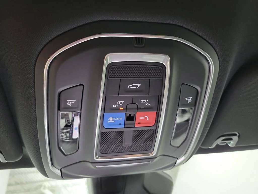 New 2026 Bright White Clear-Coat Exterior Paint Jeep Limited Altitude image 19