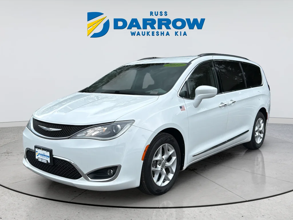 Used 2017 White Chrysler Touring L image 1