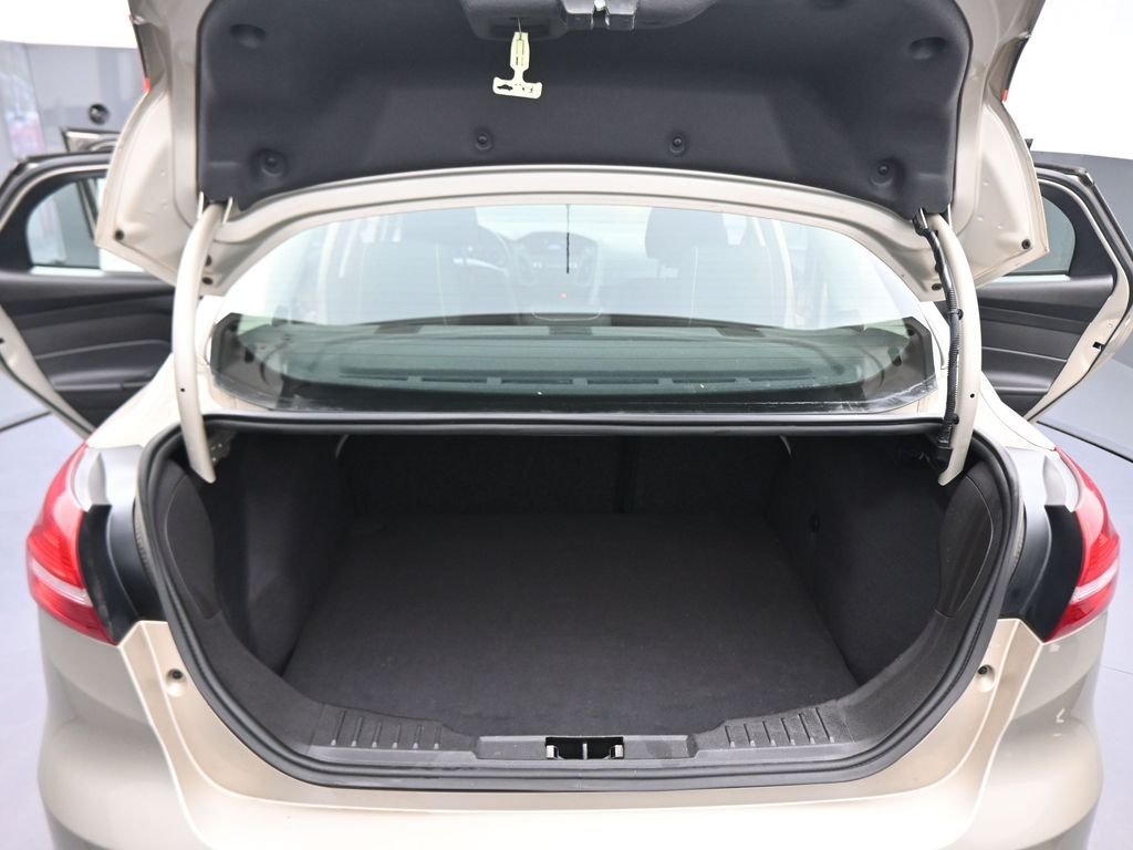 Used 2018 Gold Ford SE image 42