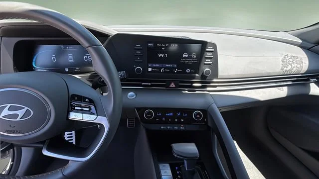 Used 2025 Gray Hyundai SEL Sport image 11