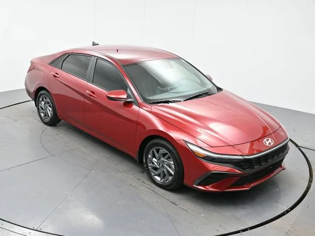 Used 2024 Ultimate Red Hyundai SEL image 28