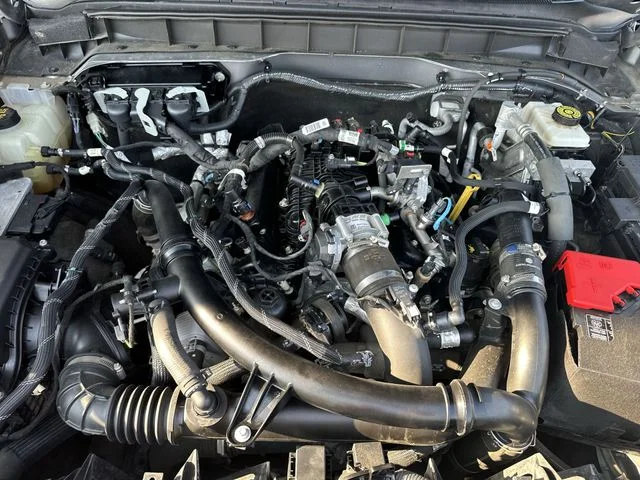 Used 2022 Silver Ford Wildtrak image 28