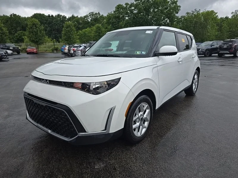 Used 2024 White Kia LX image 3