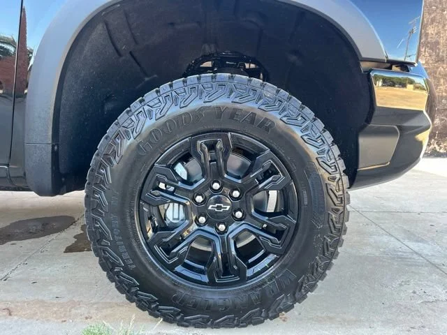 2026 Chevrolet Silverado 1500 ZR2 - Photo 10