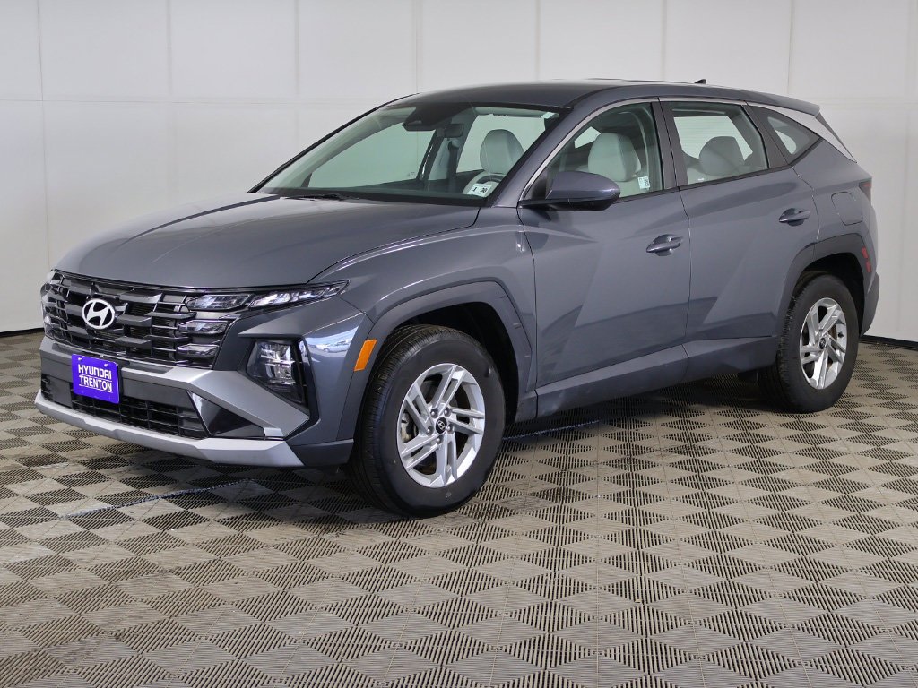 Certified Used 2025 Gray Hyundai SE image 6