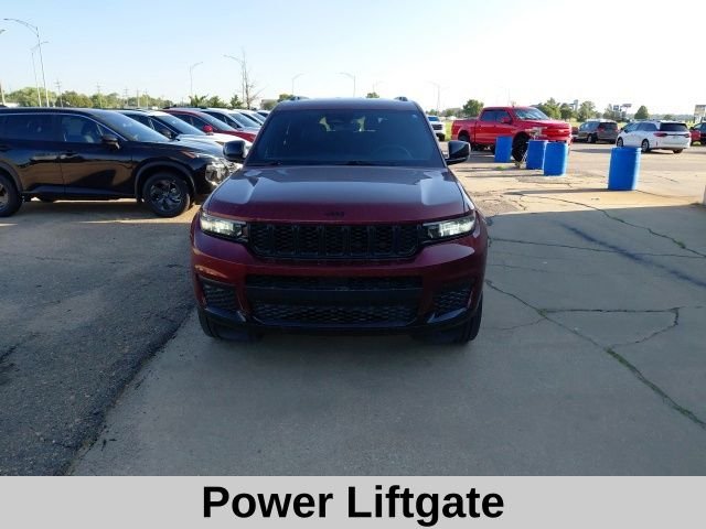 Used 2023 Red Jeep Altitude image 10
