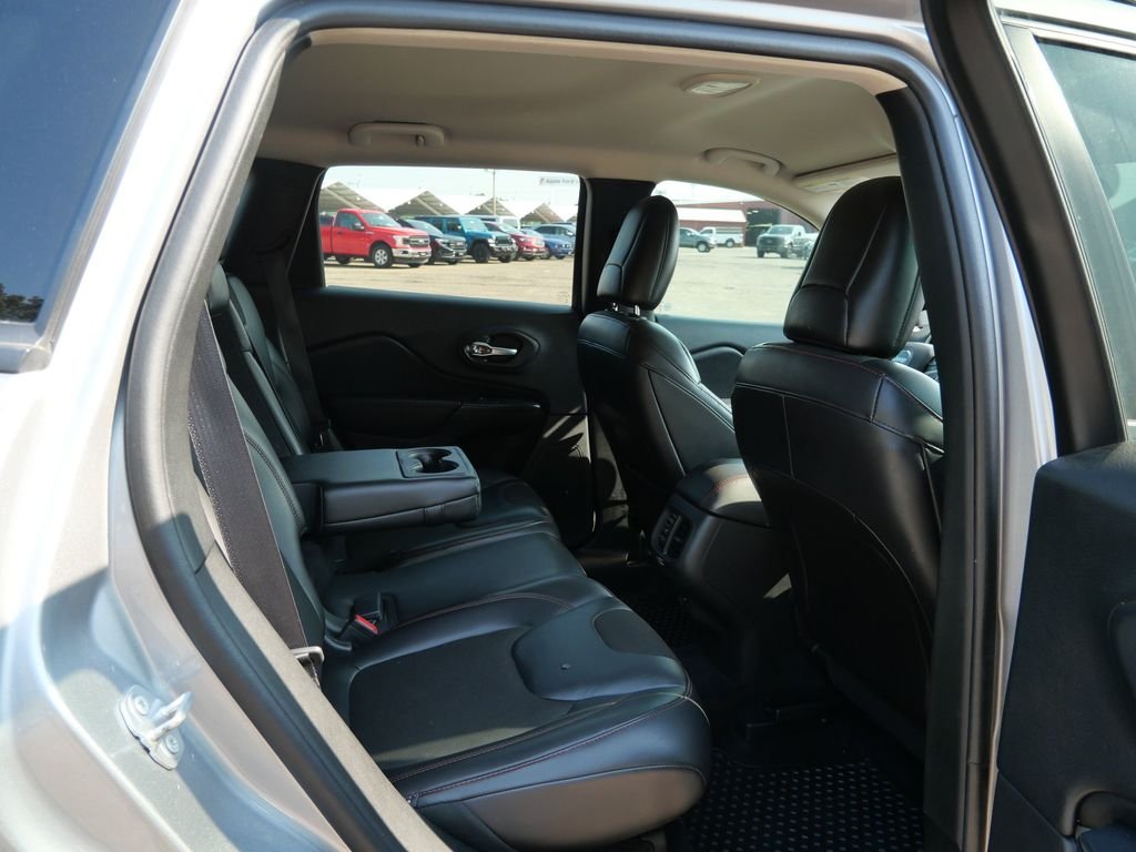 Used 2017 Silver Jeep Trailhawk image 12