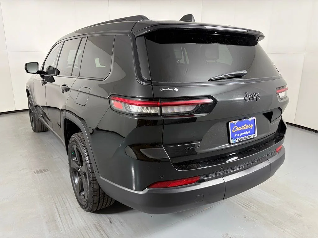 Used 2023 Black Jeep Altitude image 6