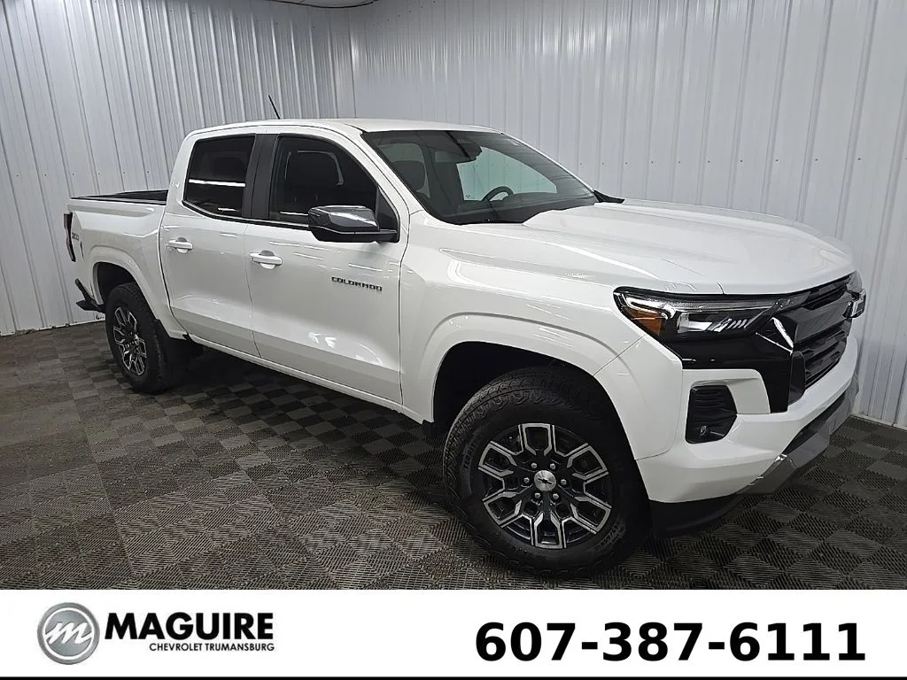 Used 2025 White Chevrolet Z71 image 7
