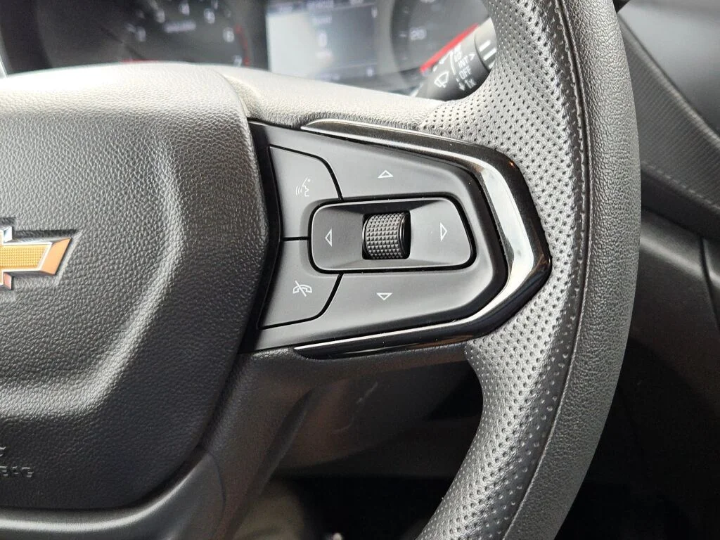 Used 2023 White Chevrolet LT image 29
