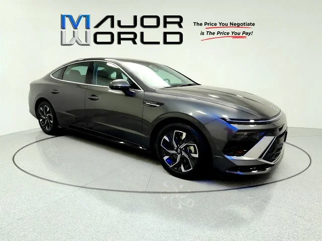 Used 2025 Gray Hyundai SEL image 8