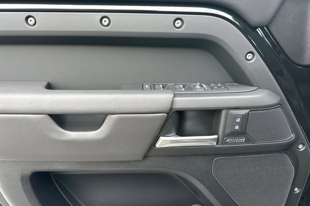 New 2026 Santorini Black Land Rover X-Dynamic SE image 10