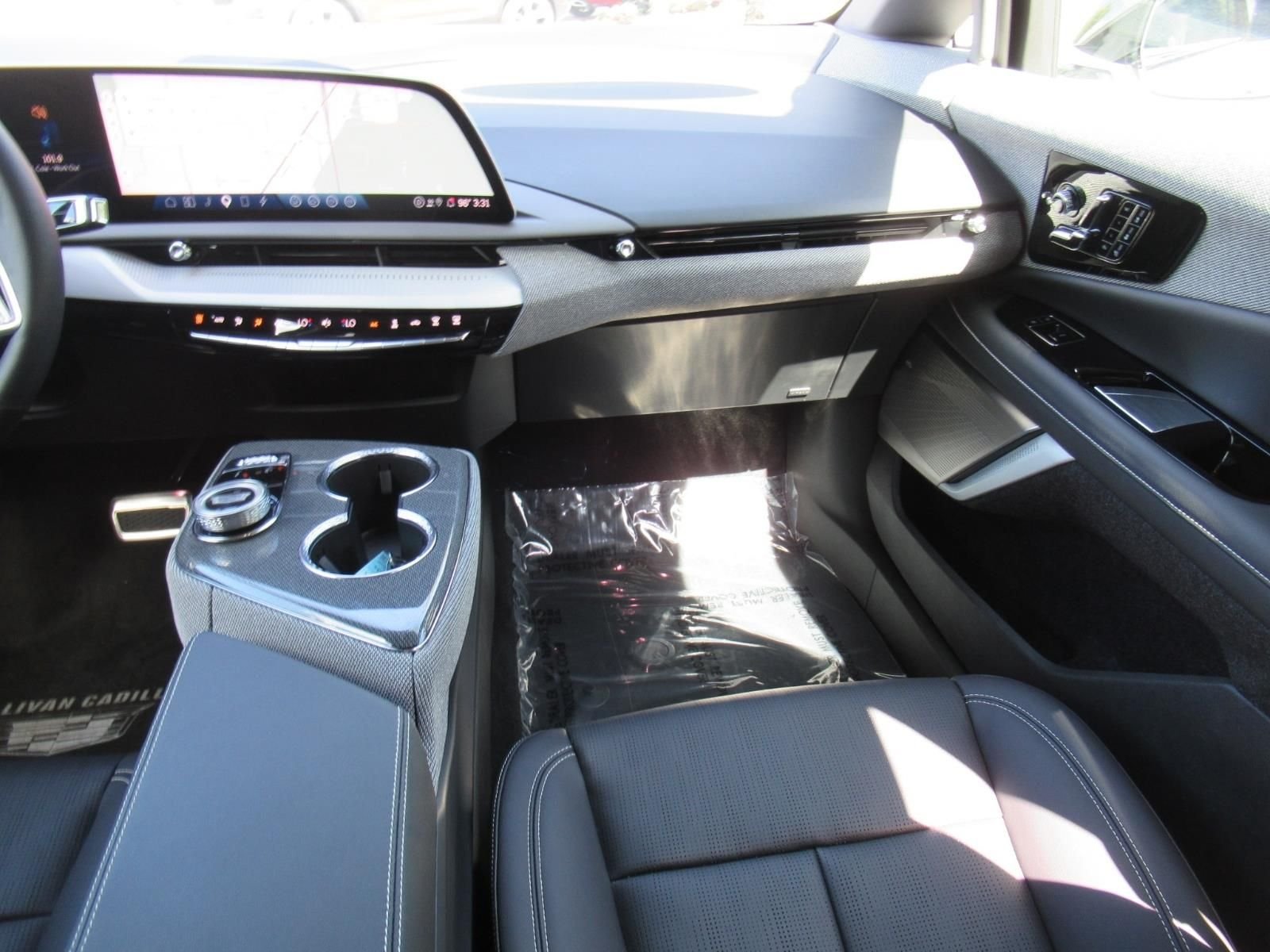 Used 2025 White Cadillac Luxury 2 image 15