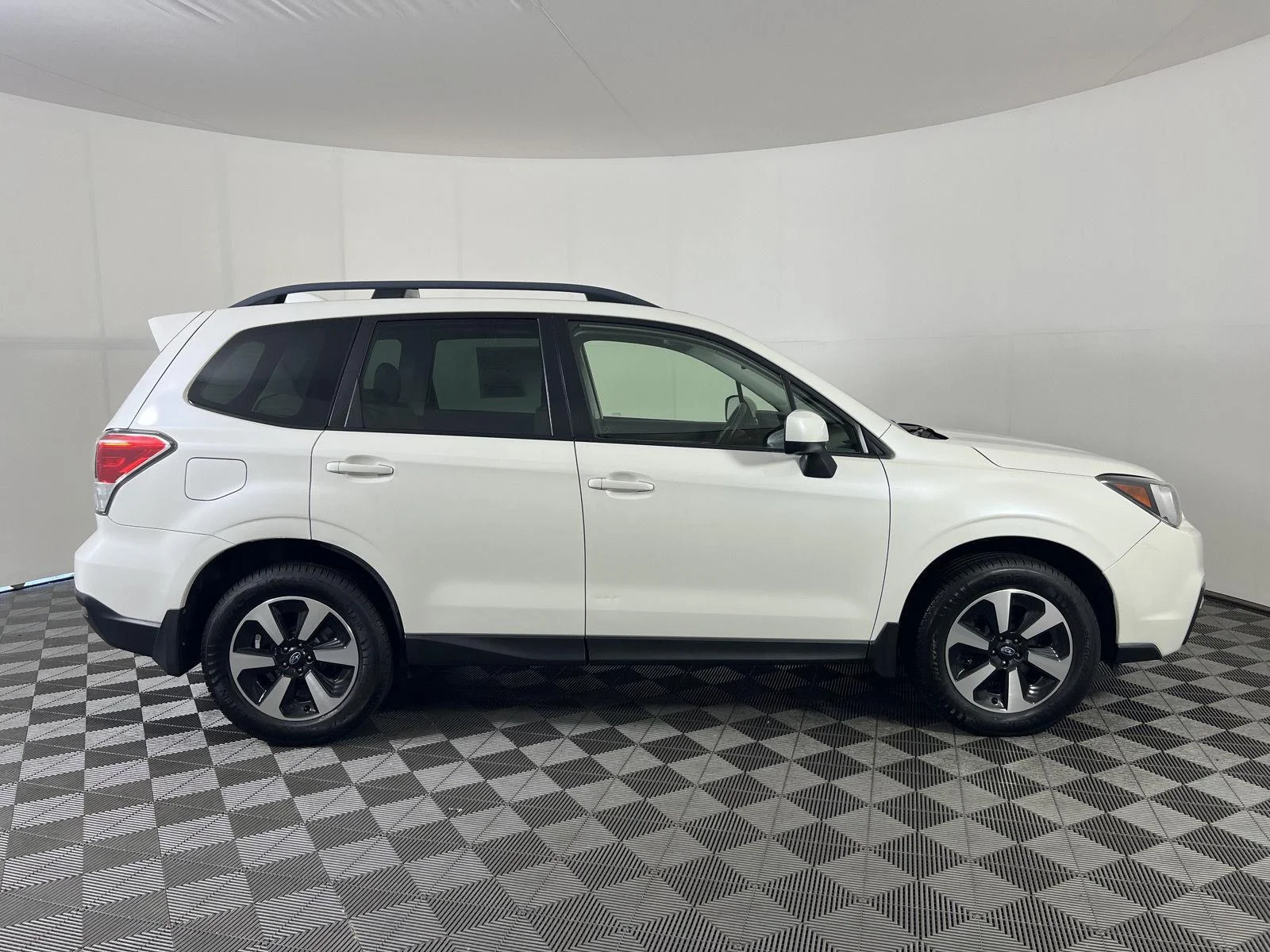Used 2018 Crystal White Pearl Subaru Premium image 2