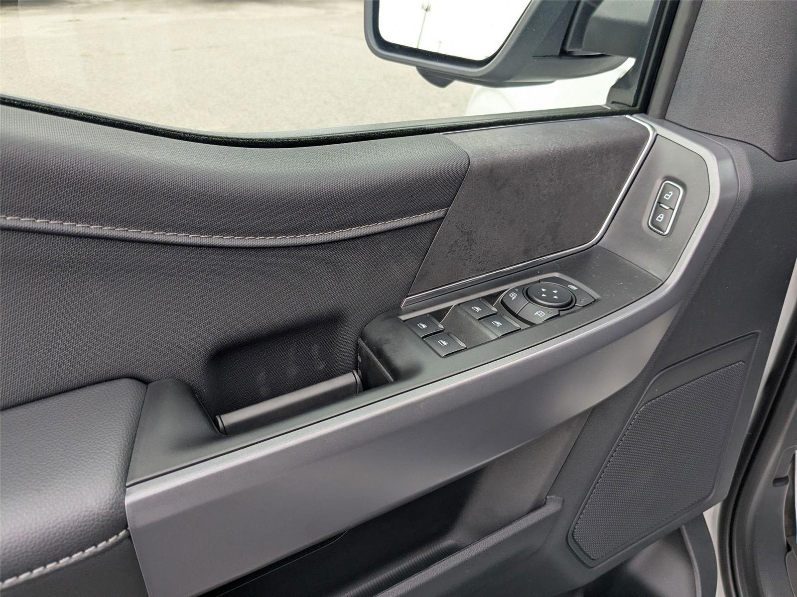 New 2026 Oxford White Ford XLT image 12