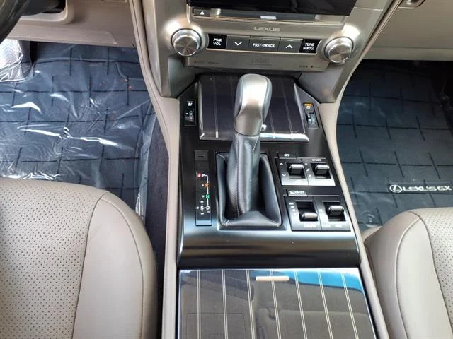 Used 2020 Starfire Pearl Lexus Luxury image 17