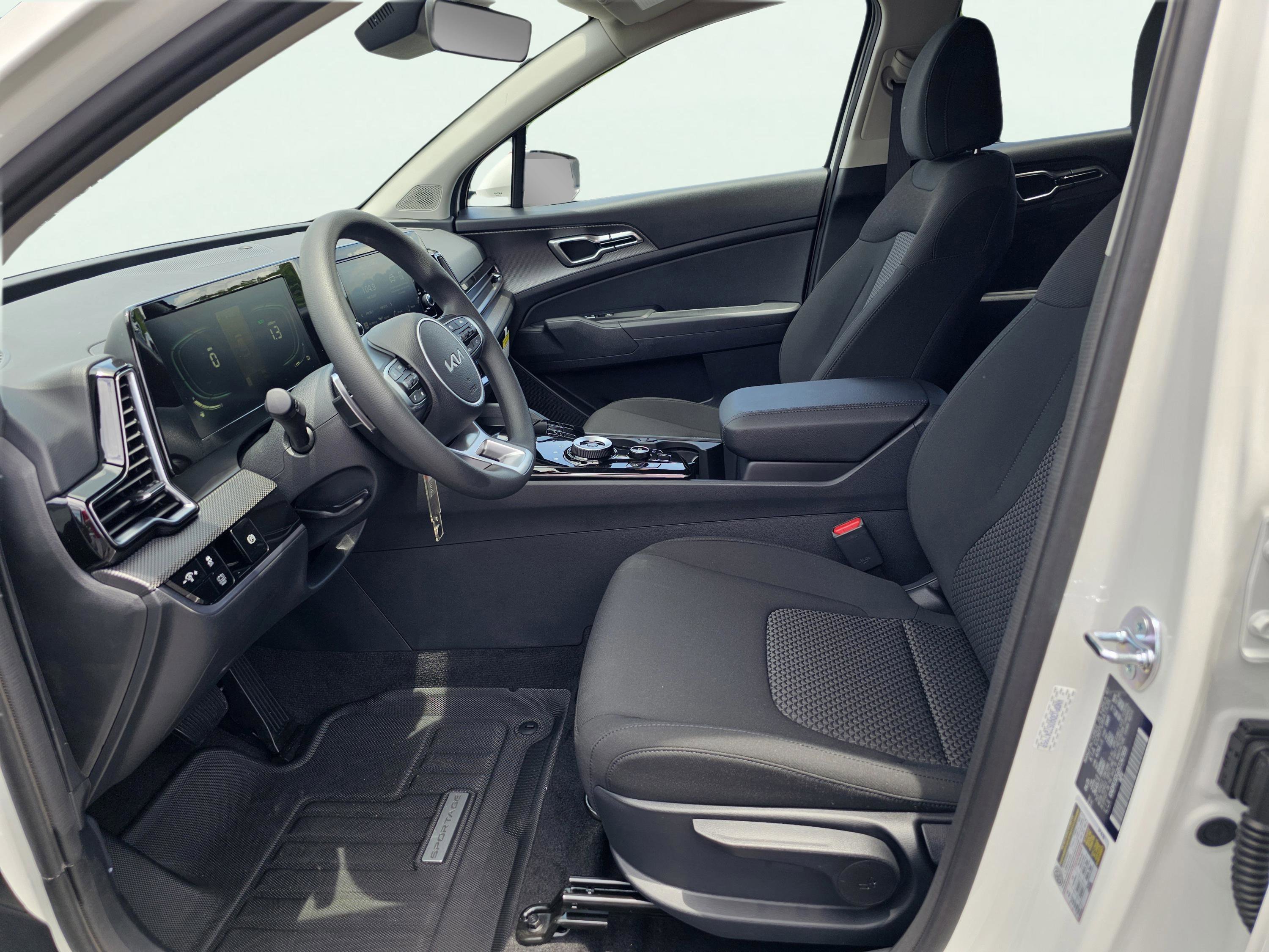 2025 Kia Sportage LX Hybrid - Photo 16
