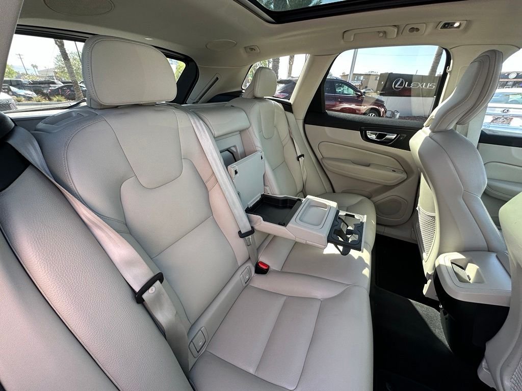 Used 2019 Red Volvo T6 Momentum image 16