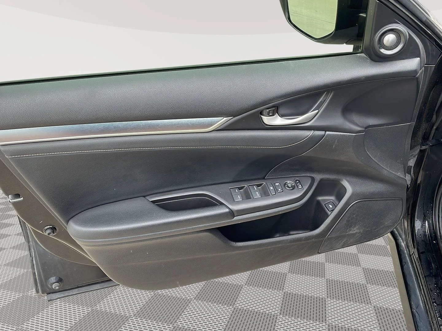Used 2018  Honda Touring image 10