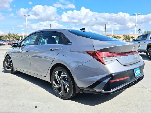 Used 2025  Hyundai SEL Convenience image 5