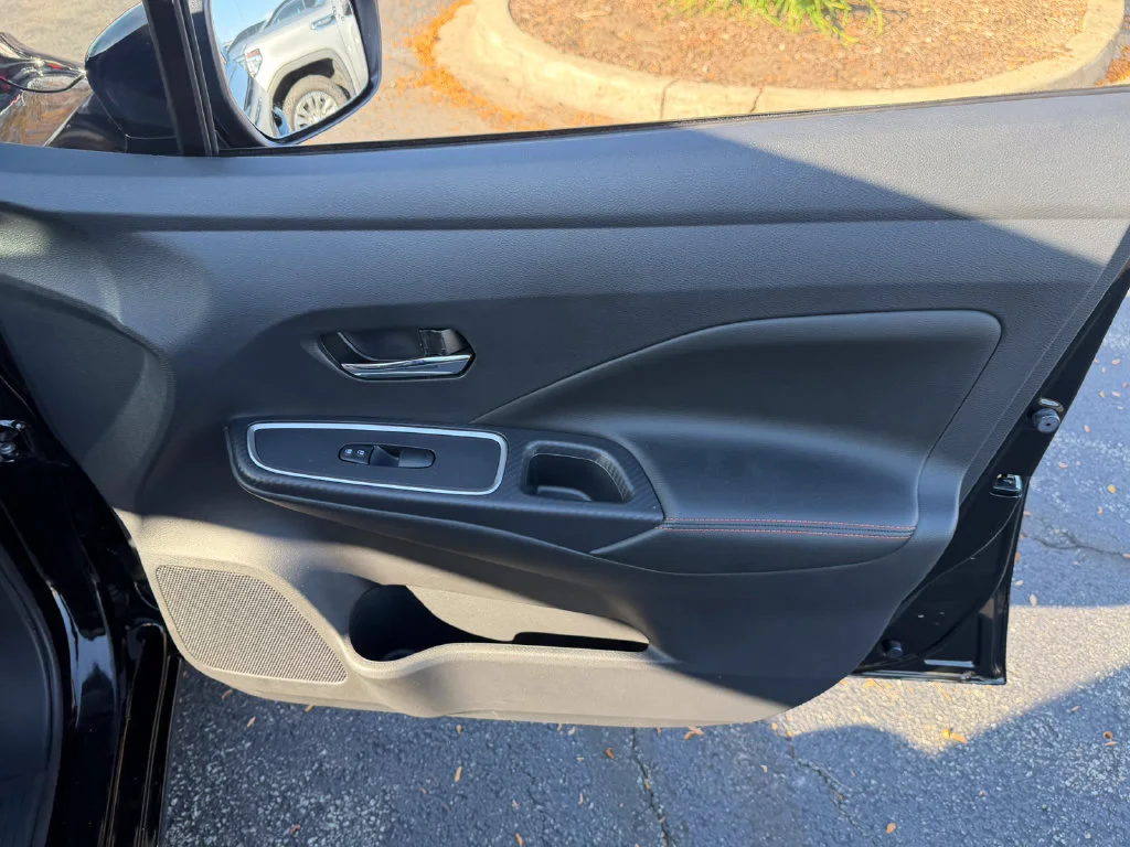 2025 Nissan Versa Sedan SR - Photo 18