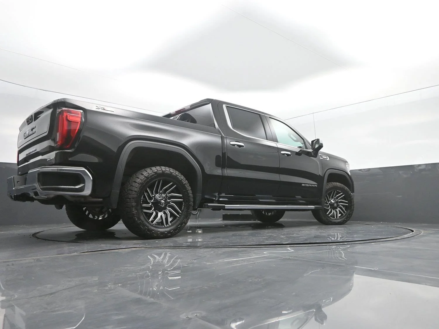 Used 2023 ONYX BLACK GMC SLT image 35