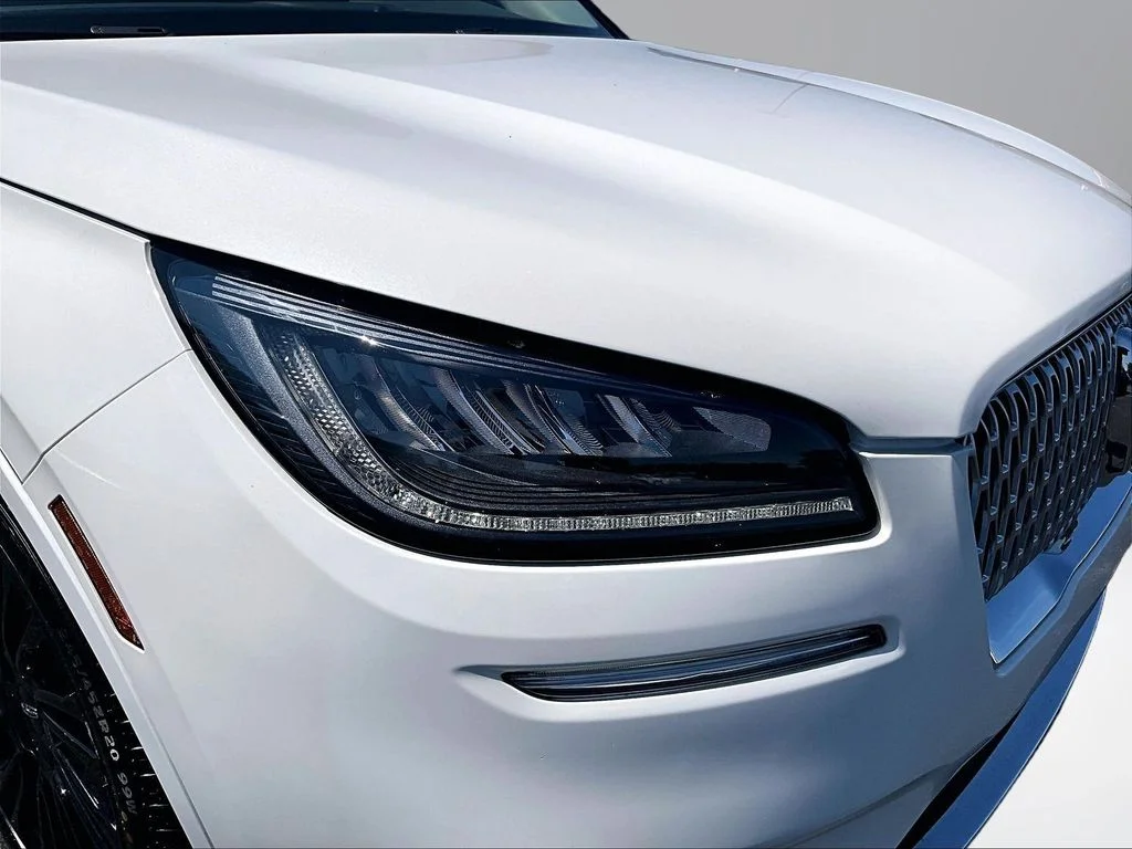 Used 2022 White Lincoln Reserve image 29
