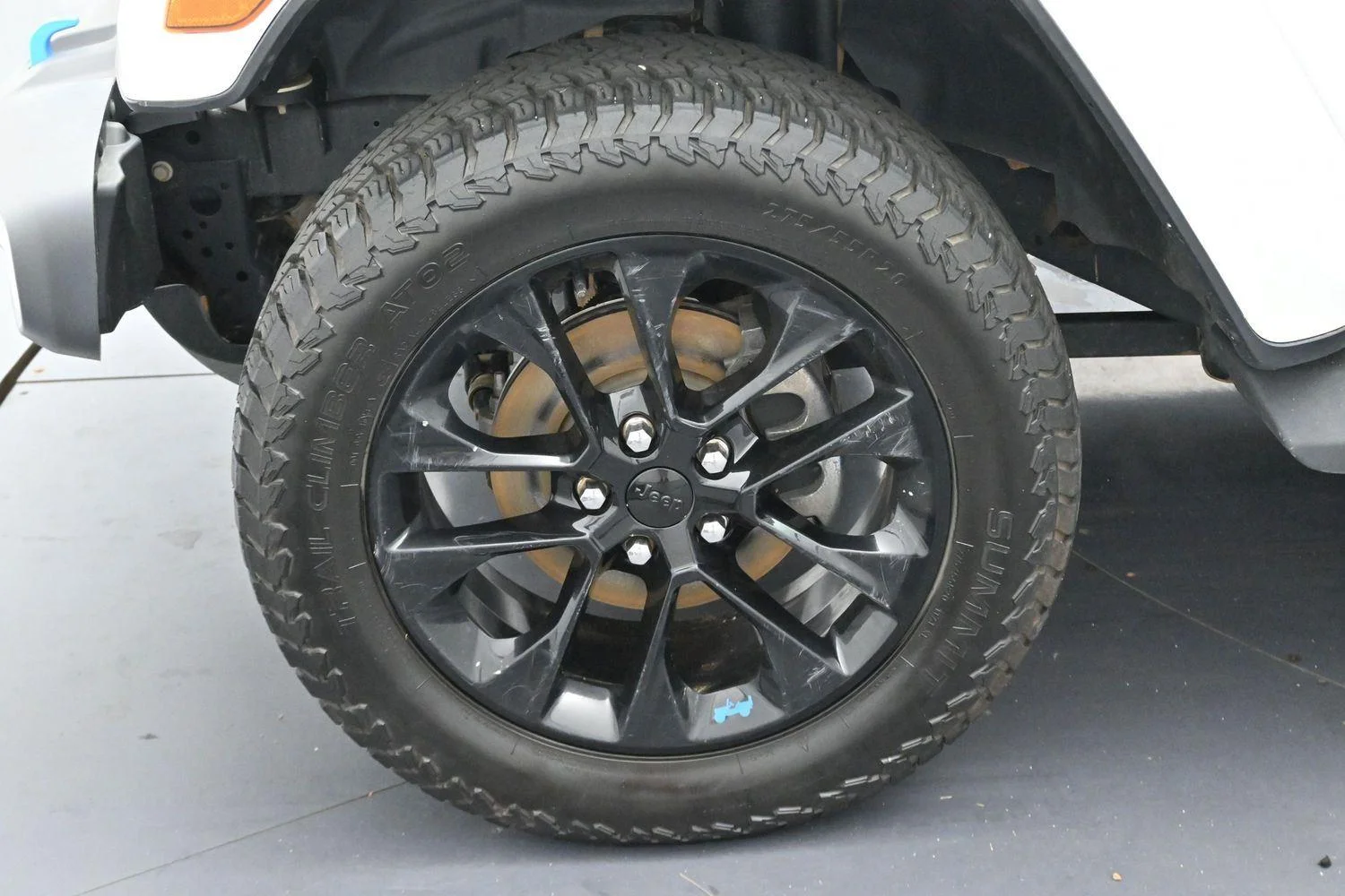 Used 2022 Bright White Clearcoat Jeep Unlimited Sahara image 36