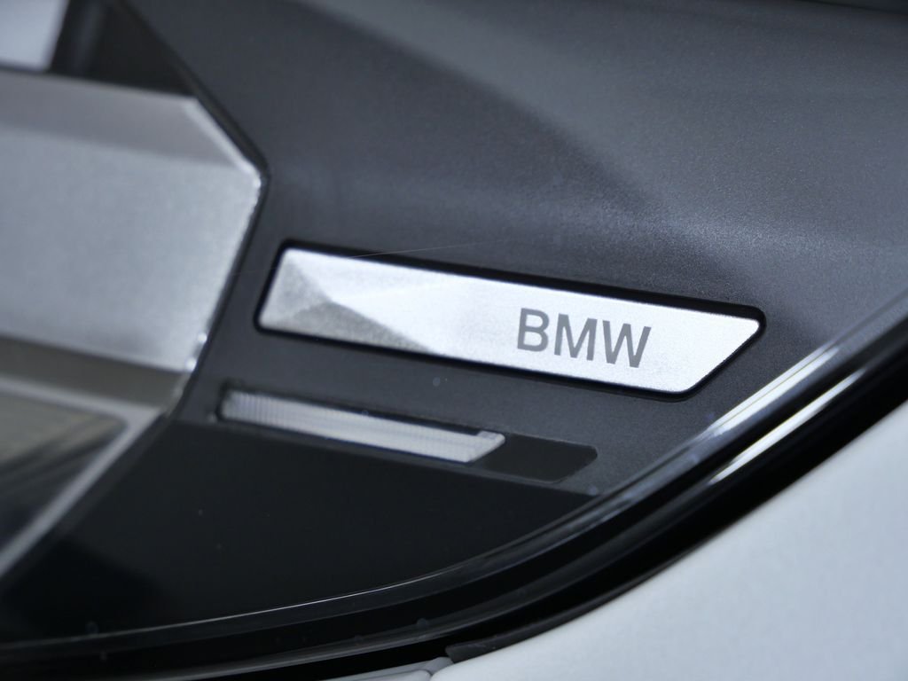 Used 2026 Mineral White Metallic BMW 30 xDrive image 5