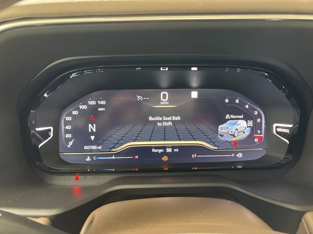 Used 2022 White GMC Denali image 18
