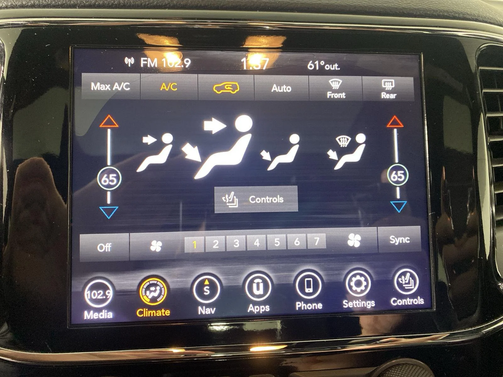Used 2020 Diamond Black Crystal Pearlcoat Jeep Limited image 19