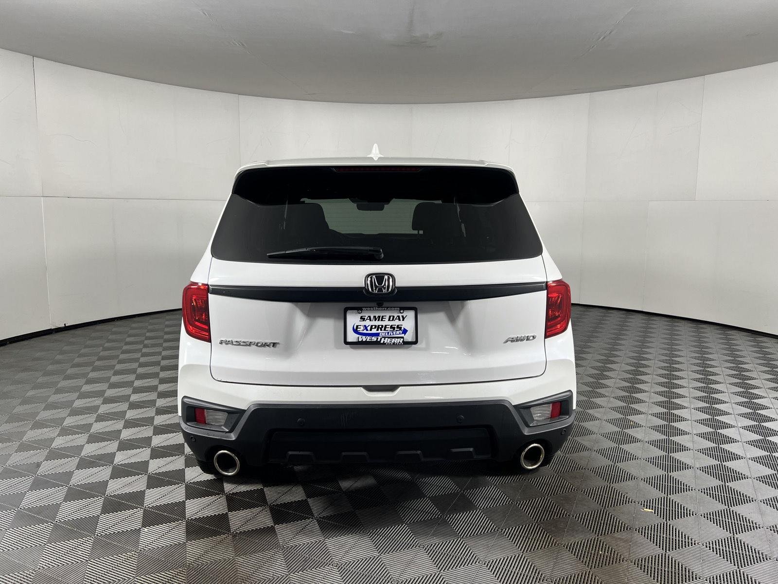 Used 2023 Platinum White Pearl Honda EX-L image 7