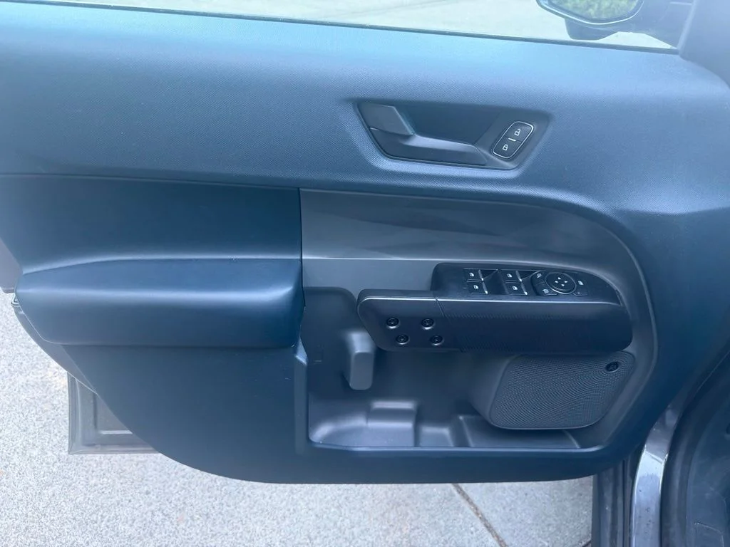 Used 2025 Gray Metallic Ford Lariat image 11