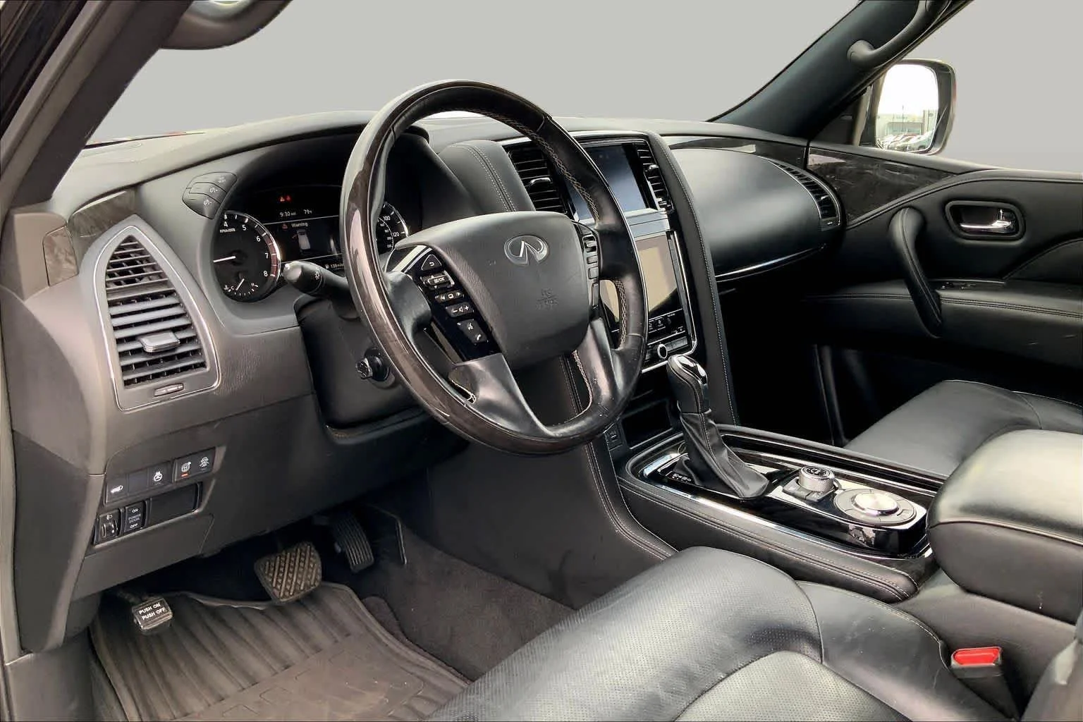 Used 2020 Black Obsidian INFINITI LUXE image 17