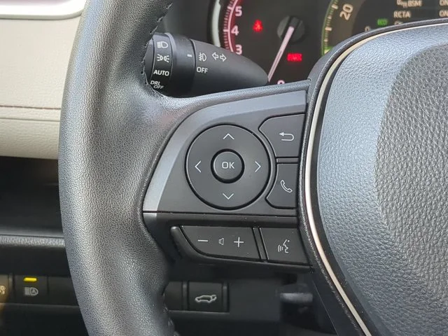 Certified Used 2023  Toyota XLE Premium image 29