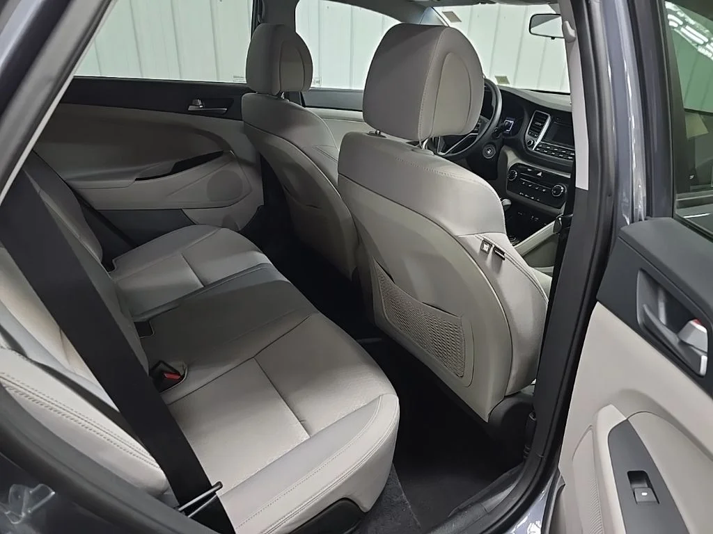Used 2018 Gray Hyundai SE image 17