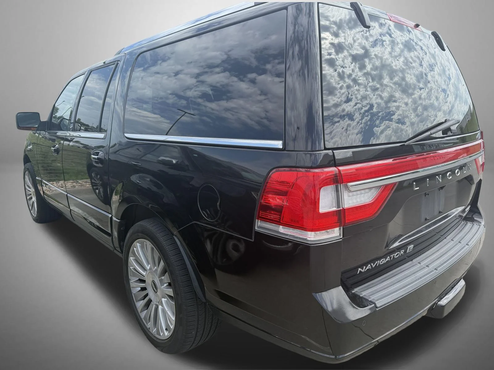 Used 2015 Black Lincoln Base image 4
