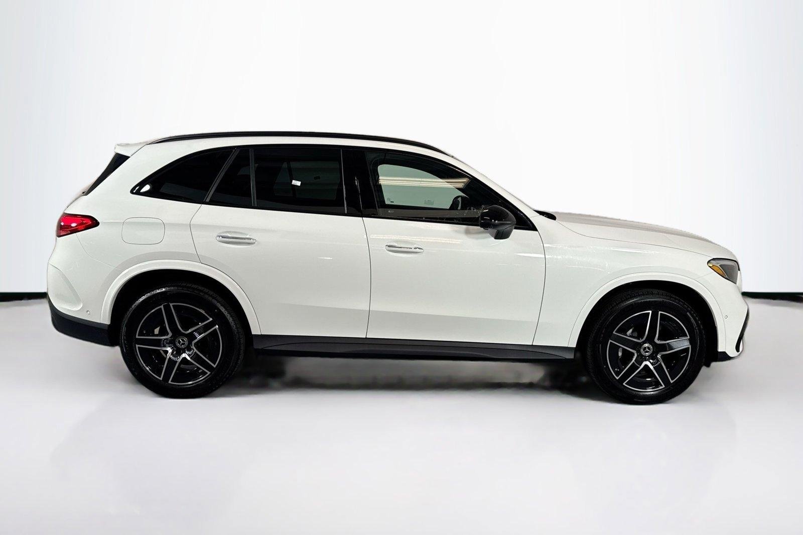 New 2026 Polar White Mercedes-Benz GLC 300 image 4