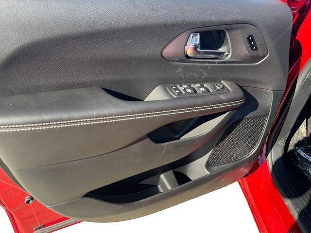 New 2026 Red Hot Pearl-Coat Exterior Paint Chrysler Select image 7