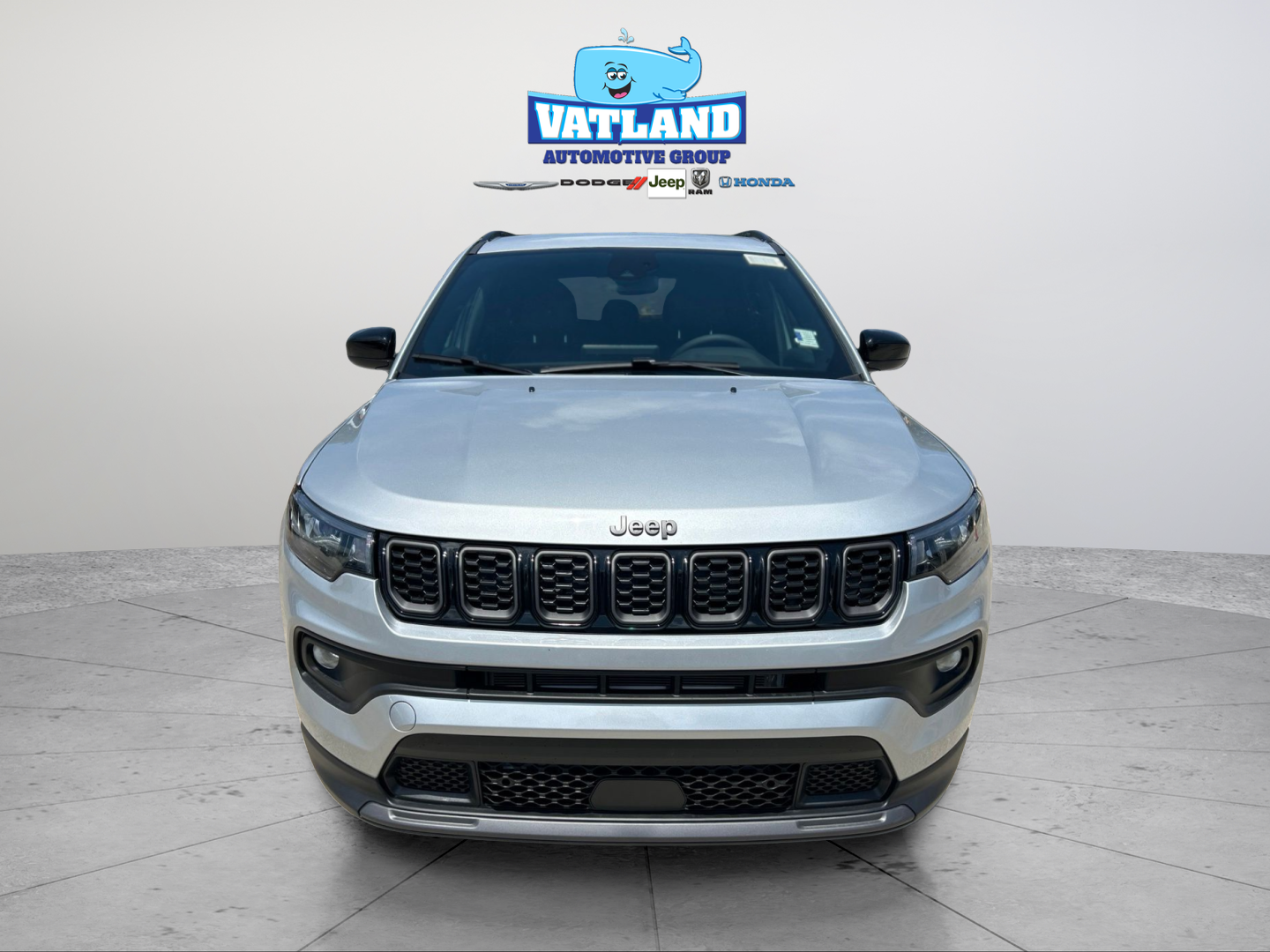New 2026 Silver Zynith Metallic Clear-Coat Exterior Paint Jeep Latitude image 8
