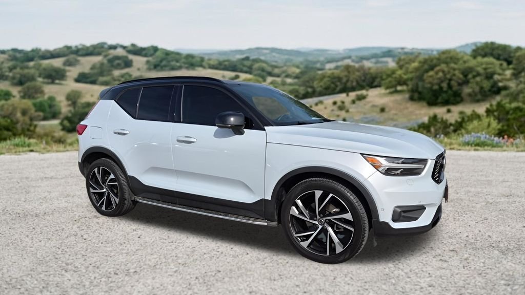 2022 Volvo XC40