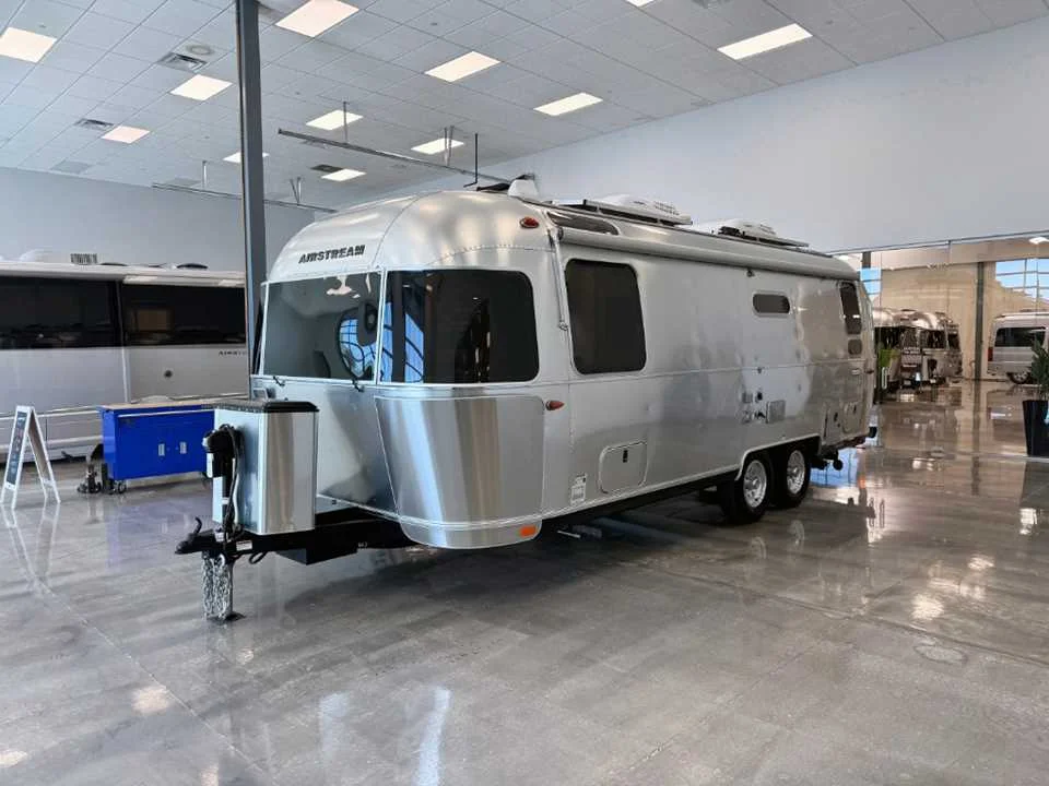 Used 2022 SILVER AIRSTREAM  image 4