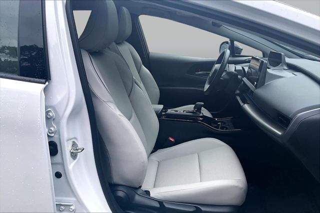 Certified Used 2025 WIND CHILL PEARL Toyota  image 9