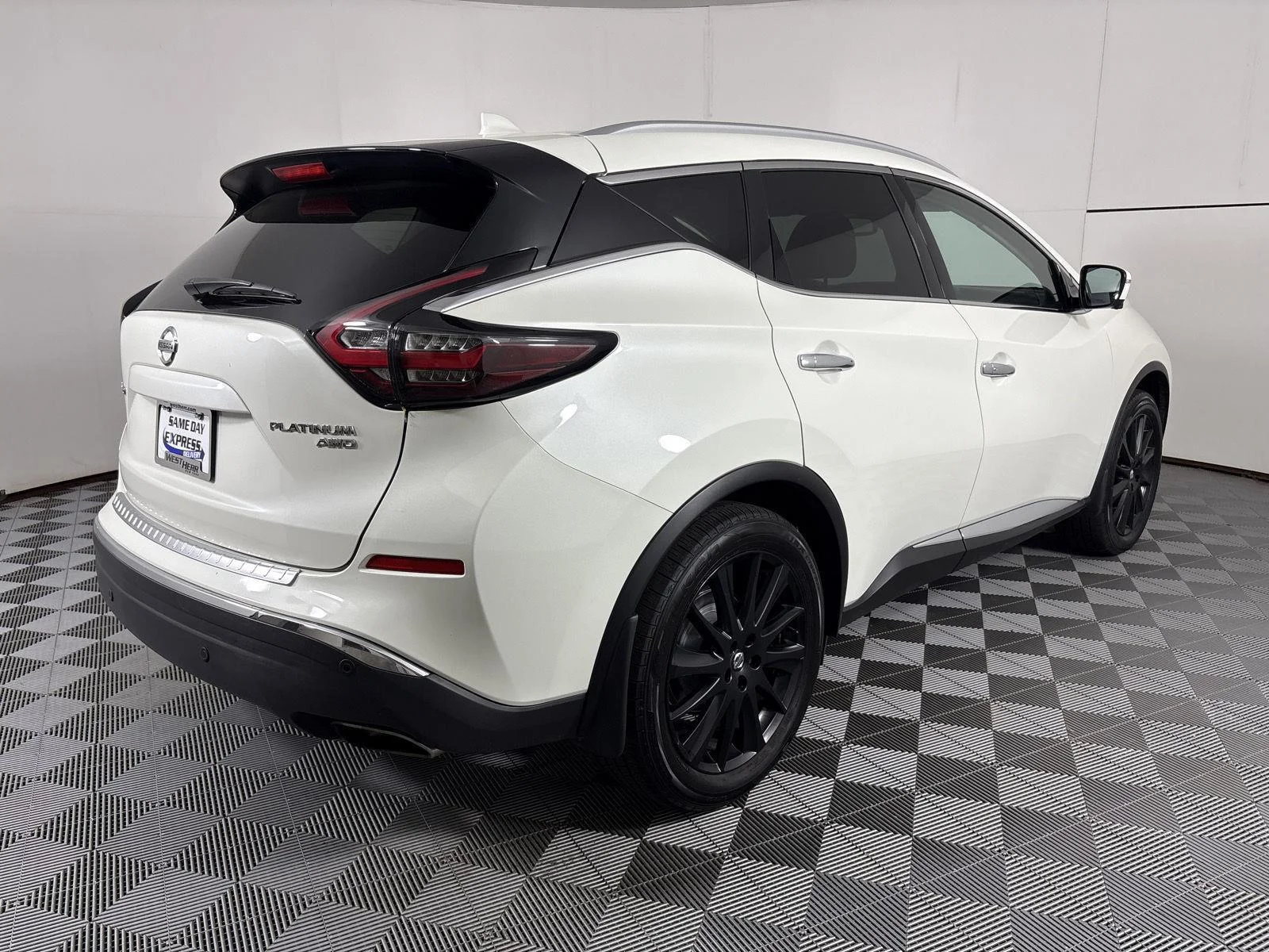 Used 2020 Pearl White Tricoat Nissan Platinum image 26