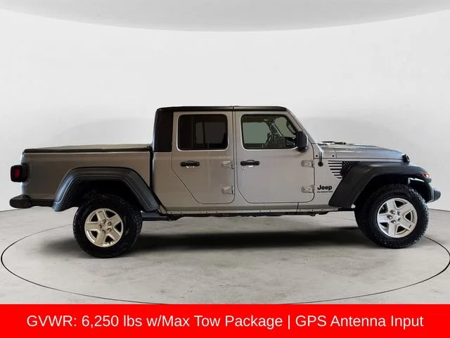 Used 2020 Silver Jeep Sport image 7
