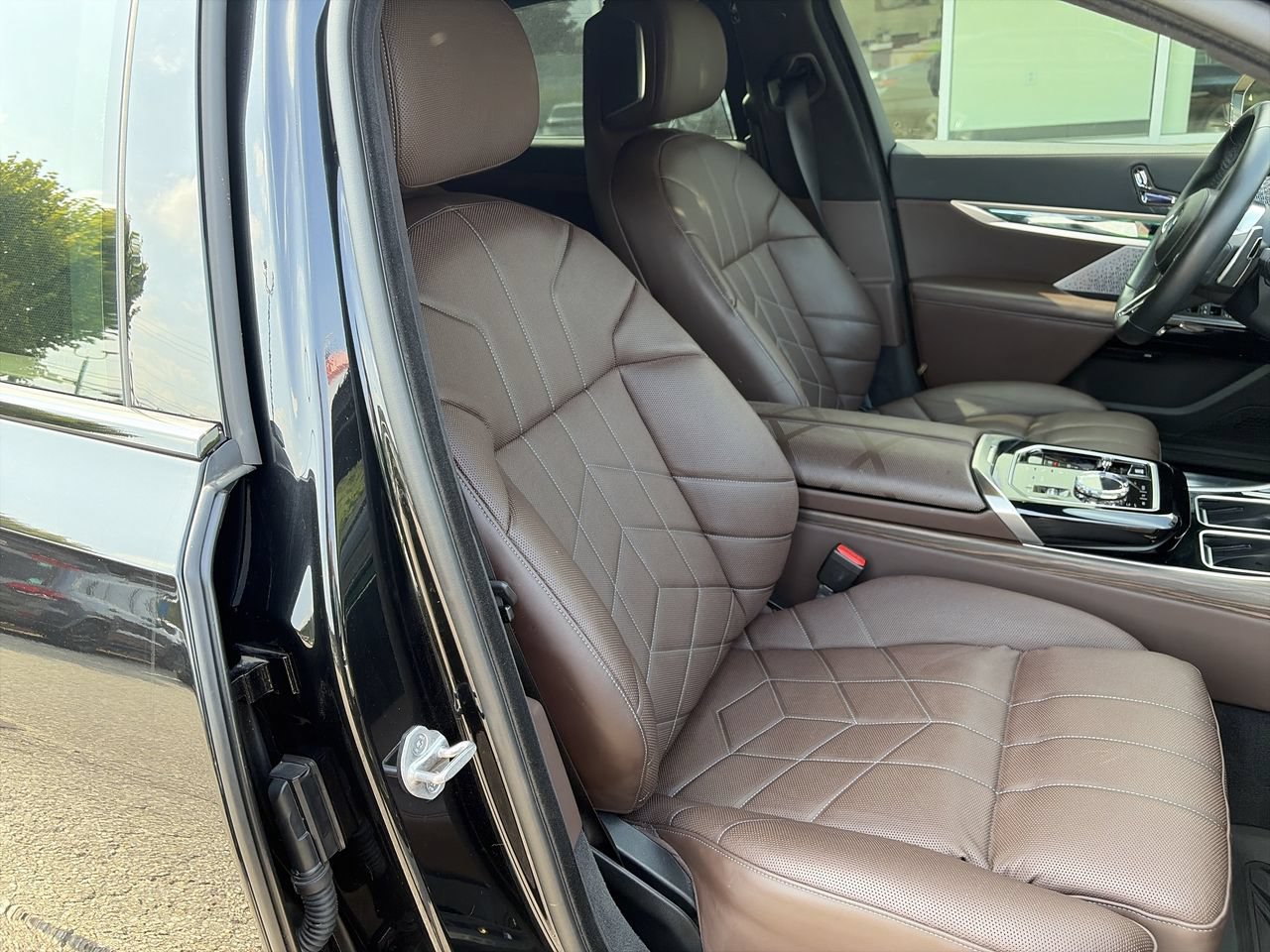 Used 2023 Black Sapphire Metallic BMW 740i image 37